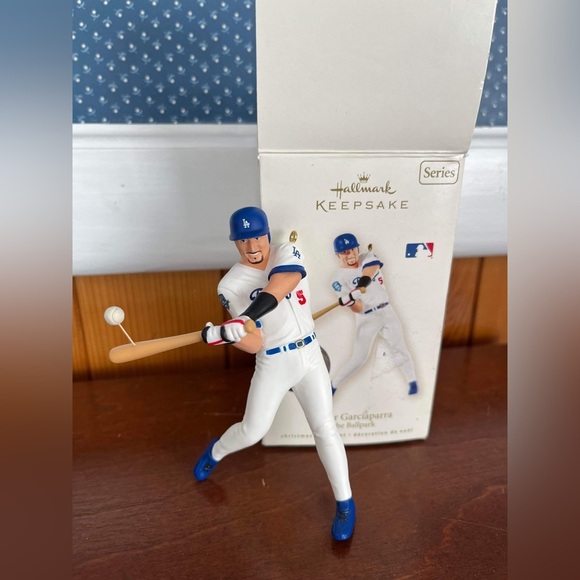 Hallmark Keepsake LA Dodger Nomar Garciaparra Baseball Christmas Tree Ornament - Picture 1 of 4